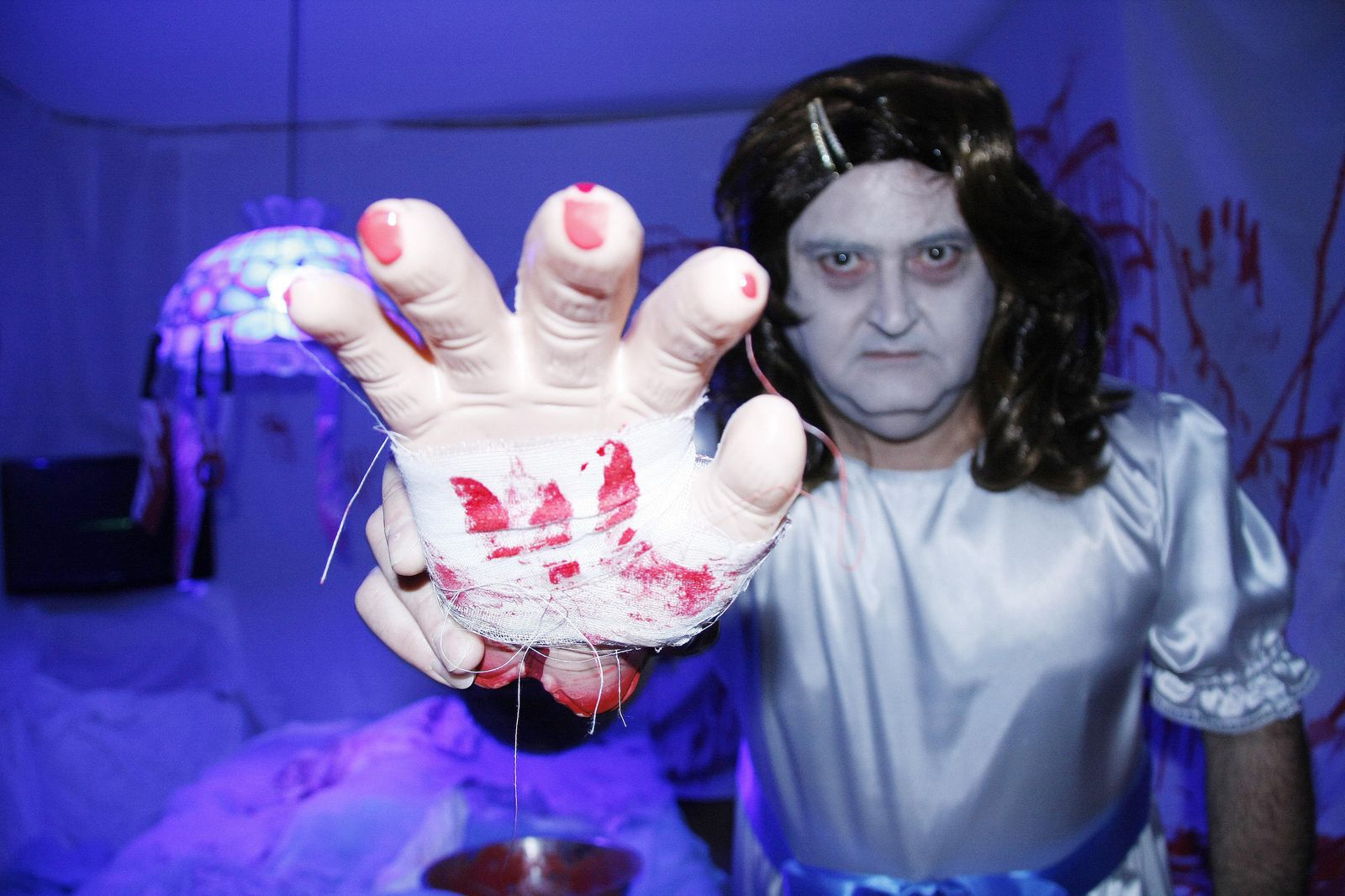 Uno de los actores que participa en las casas encantadas que se pueden visitar en Vallealto.