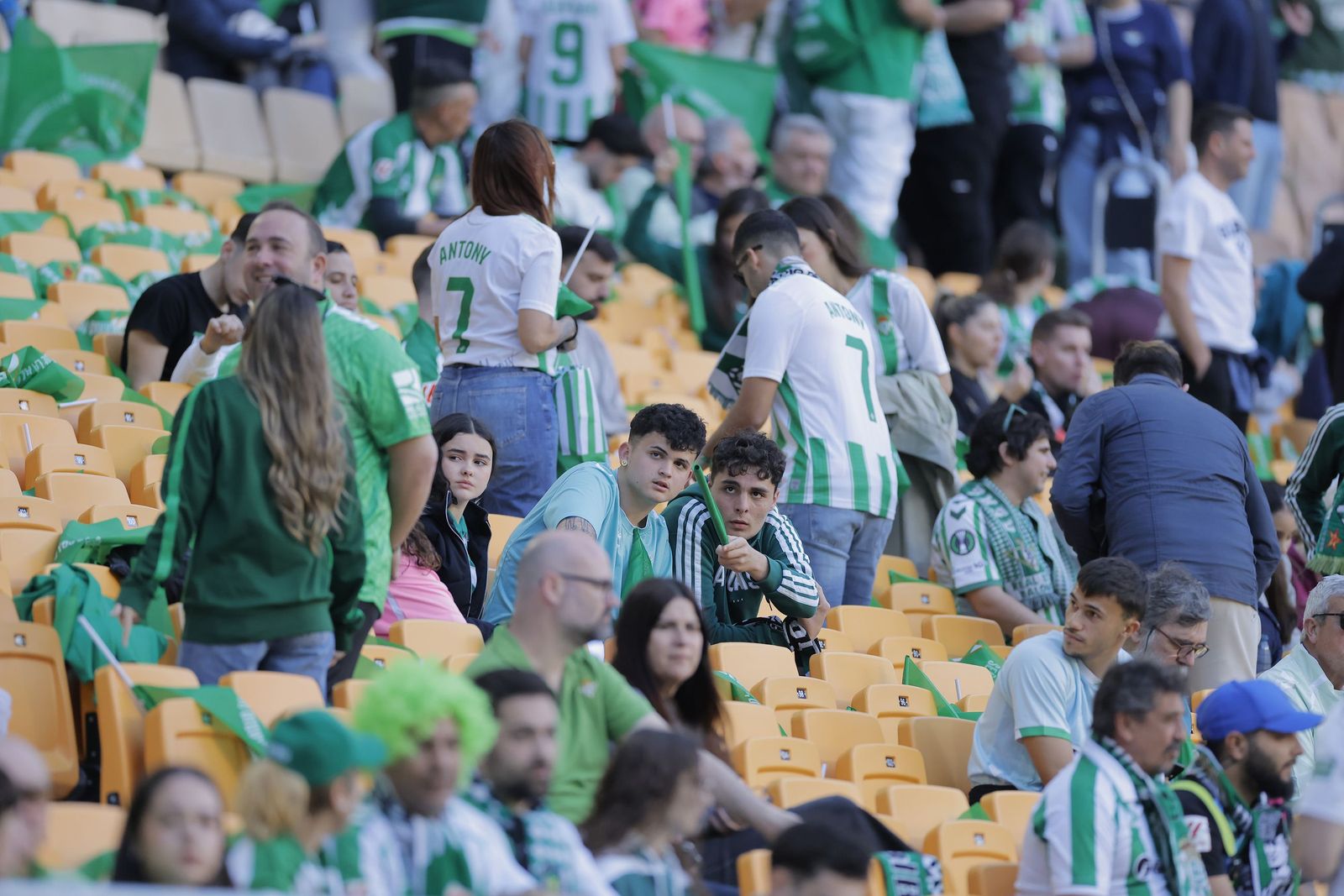 Búscate en las fotos del Betis - Sevilla
