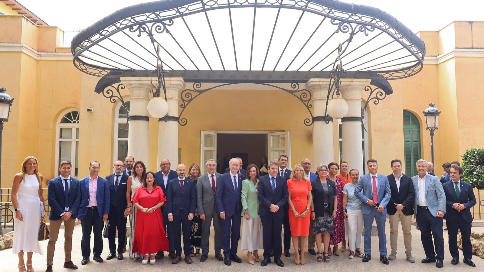 Representantes de Gobierno, Junta, Diputación y ayuntamientos reunidos el pasado miércoles en Málaga. Representantes de Gobierno, Junta, Diputación y ayuntamientos reunidos el pasado miércoles en Málaga.