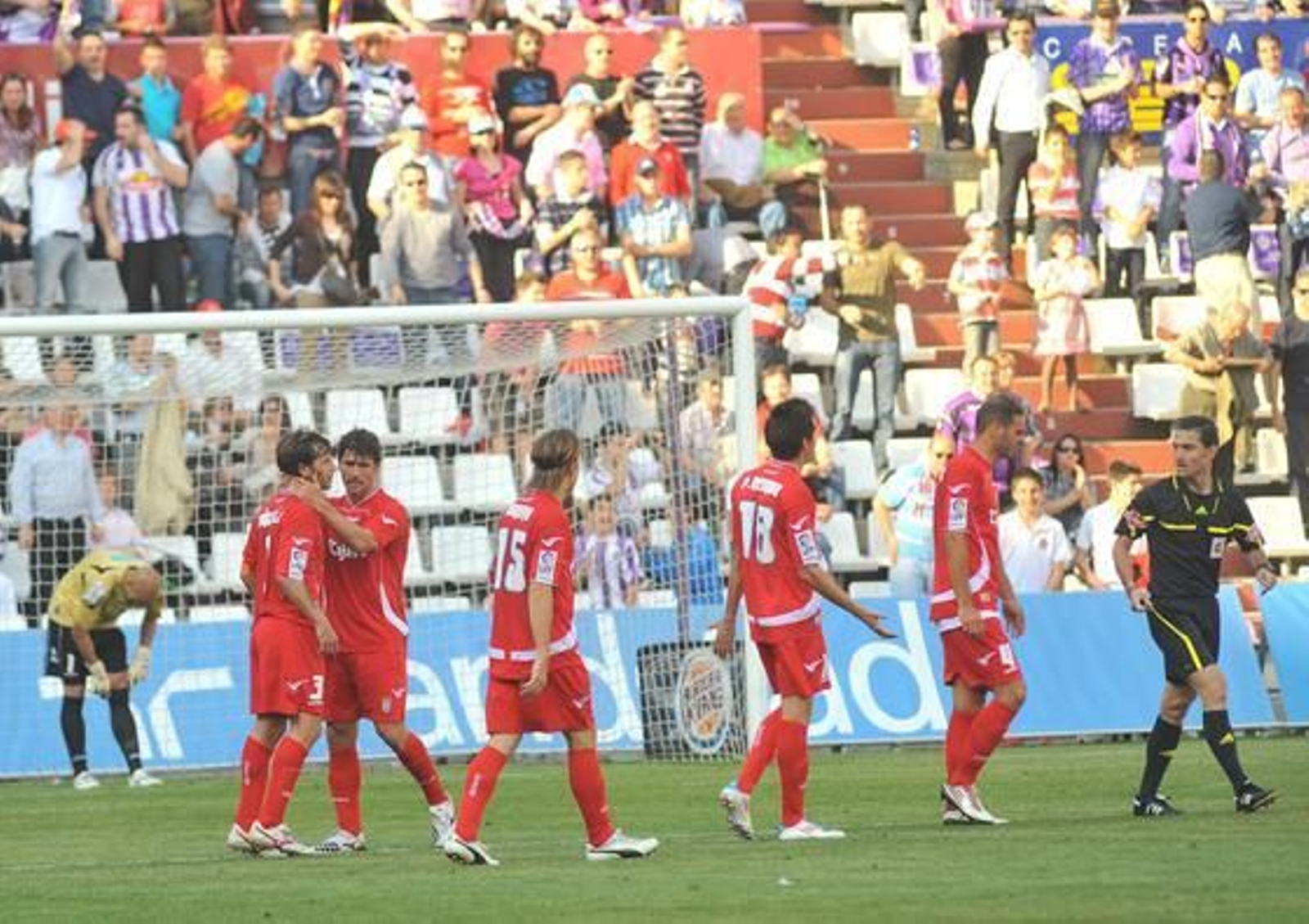 El Xerez se aleja del play-off de ascenso tras caer en Valladolid. 

Foto: LOF