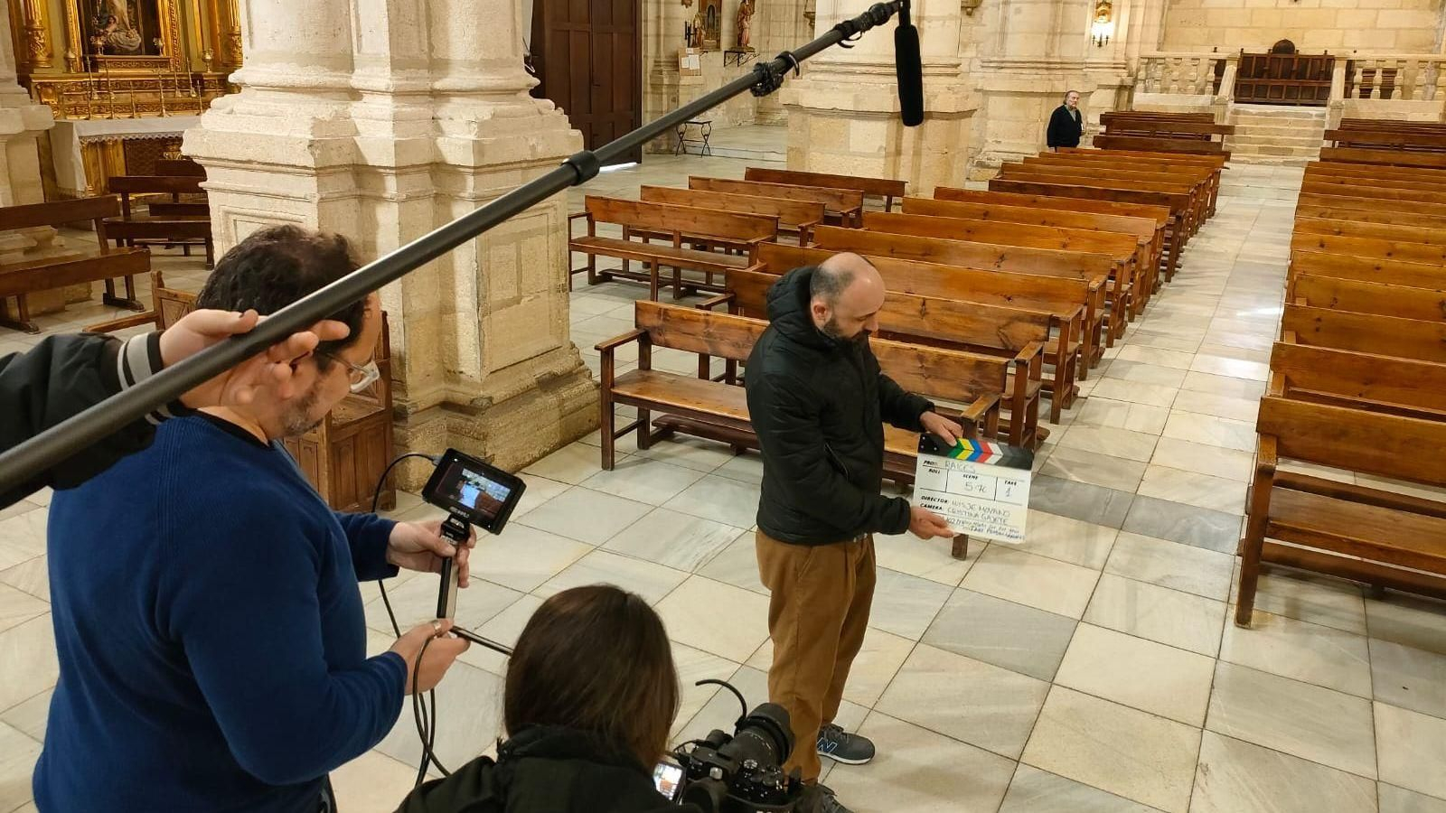 Rodaje del corto en el interior de una iglesia.