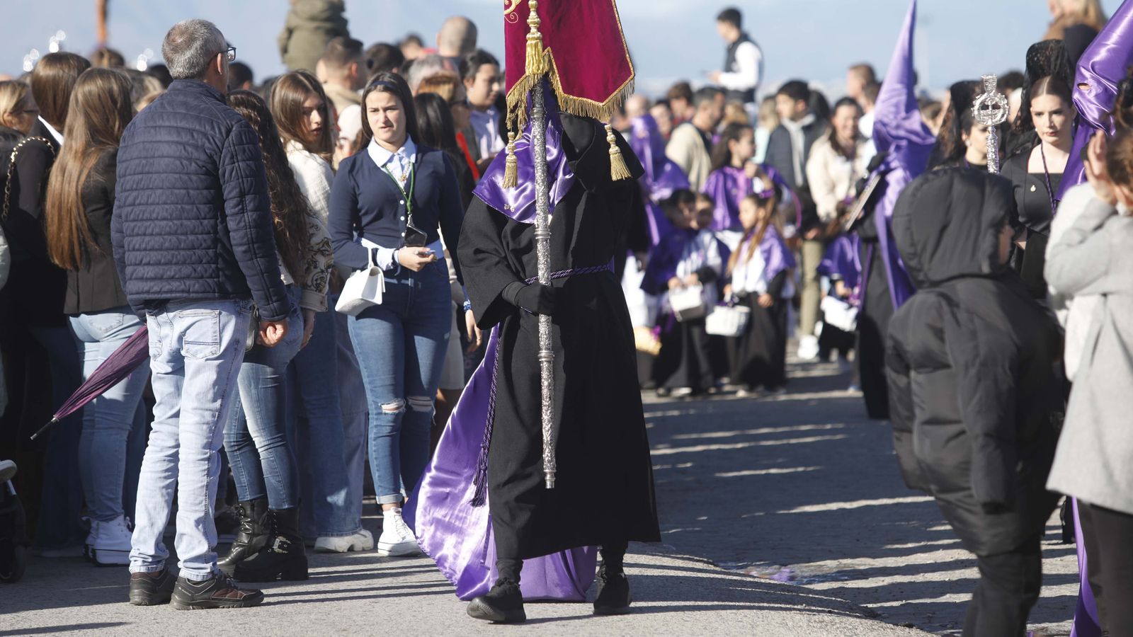 Fotos del Viernes Santo en La Línea: Cristo del Mar y Luz y Esperanza Nuestra, Soledad y Santo Entierro, Cristo del Amor y Misericordia y Amargura.