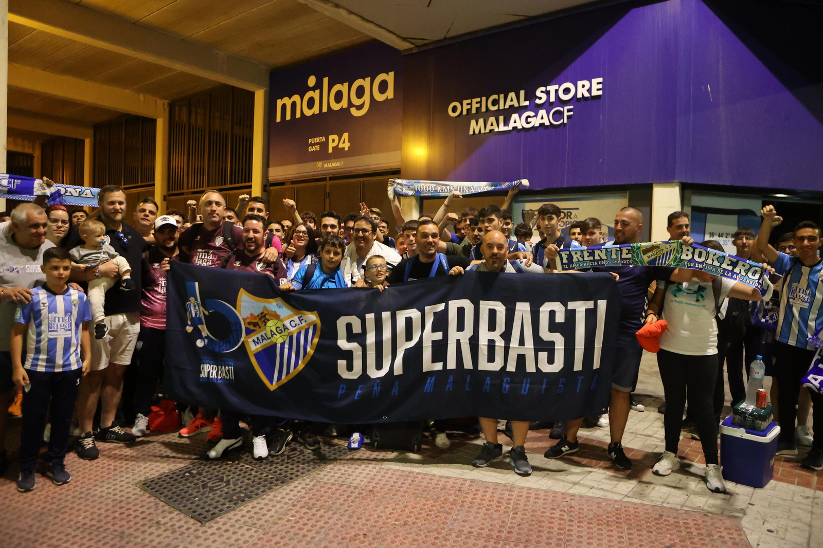 El malaguismo sale para empujar ante la Ponferradina