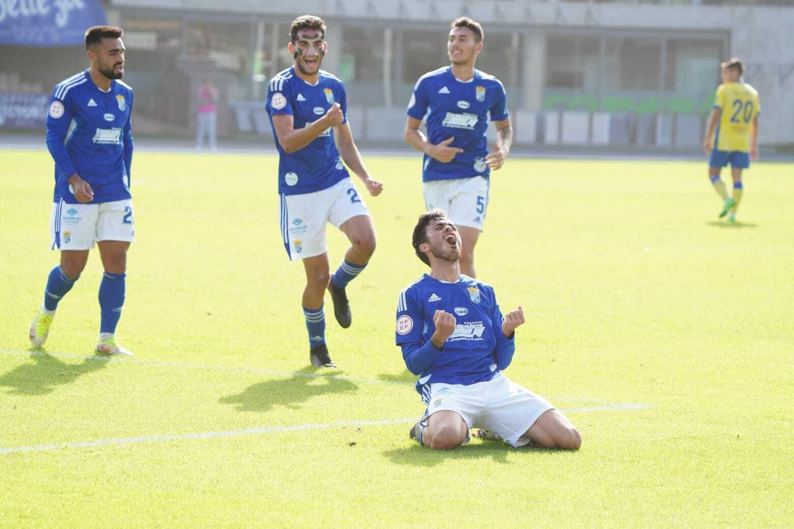 Jesús Parada celebra el único tanto del partido.