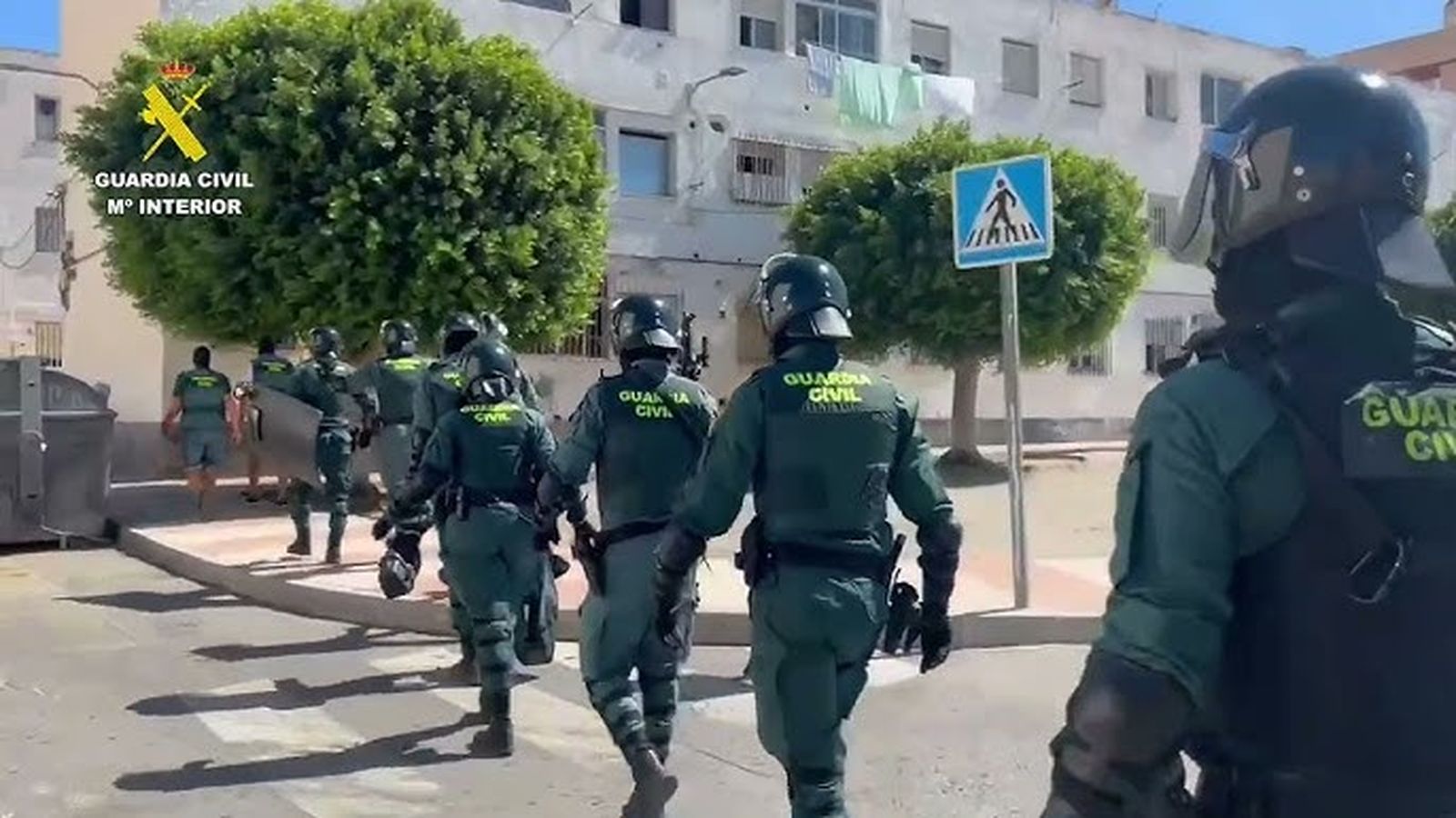 Agentes de la Guardia Civil en Roquetas.
