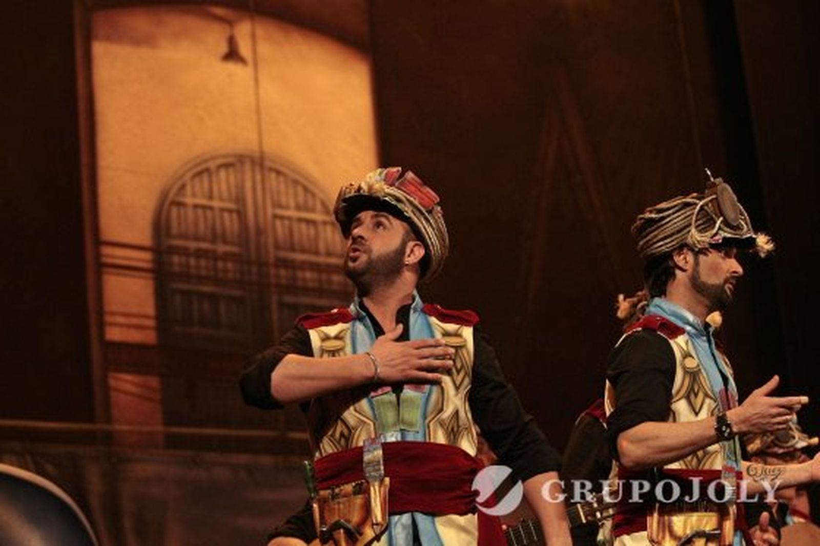 Los hombres de negro. 

Foto: Fito Carreto · Julio Gonzalez · Lourdes de Vicente