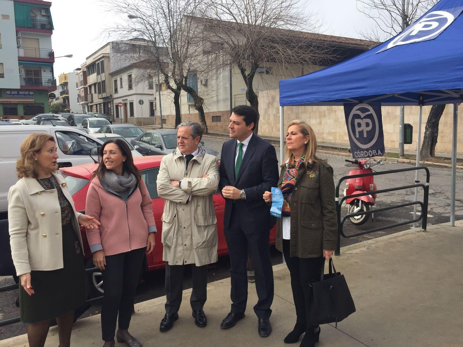 Miembros del grupo popular en el Ayuntamiento, ayer, en la Fuensanta.