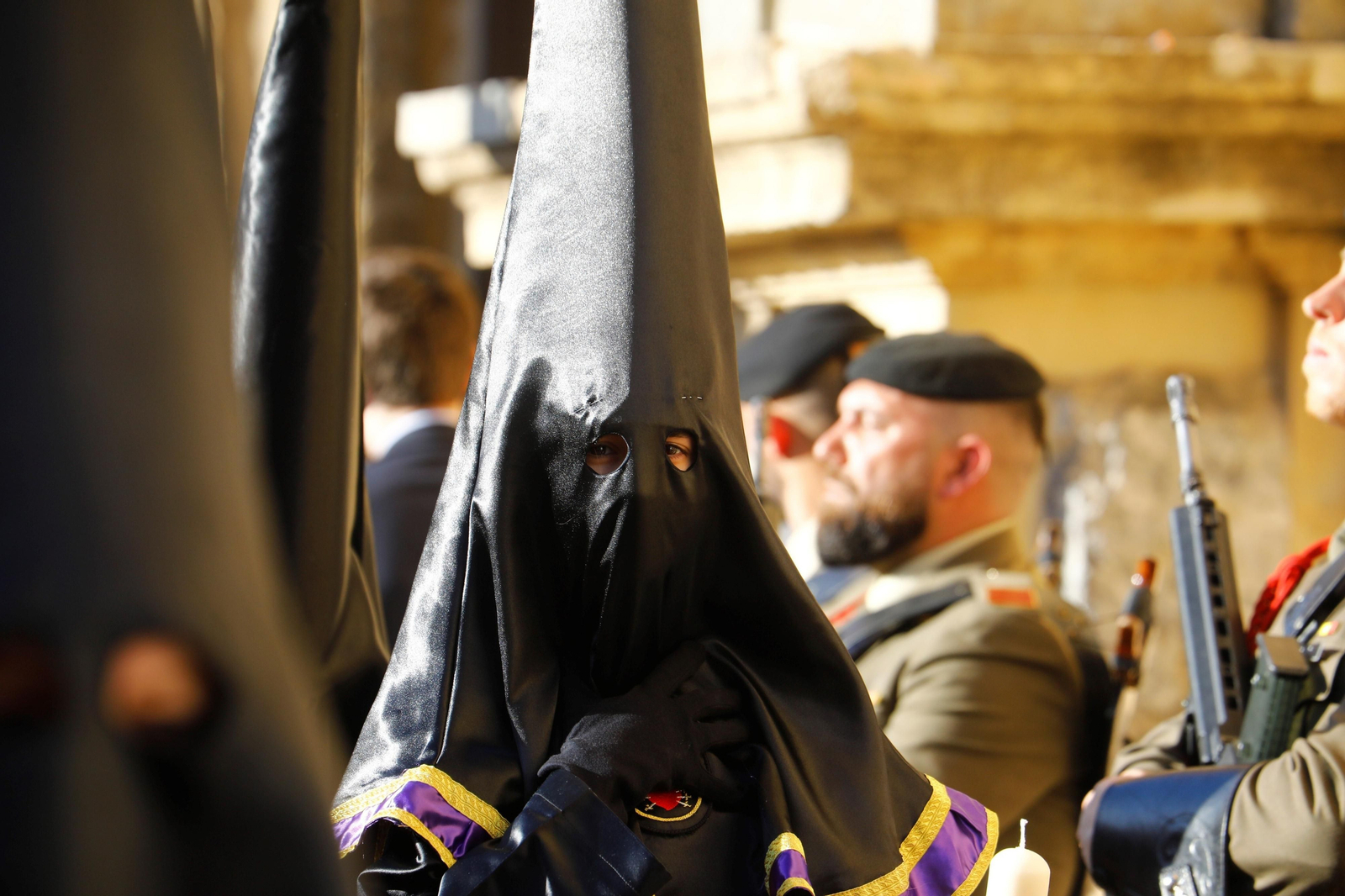 Jueves Santo en Córdoba: la procesión de Las Angustias, en imágenes