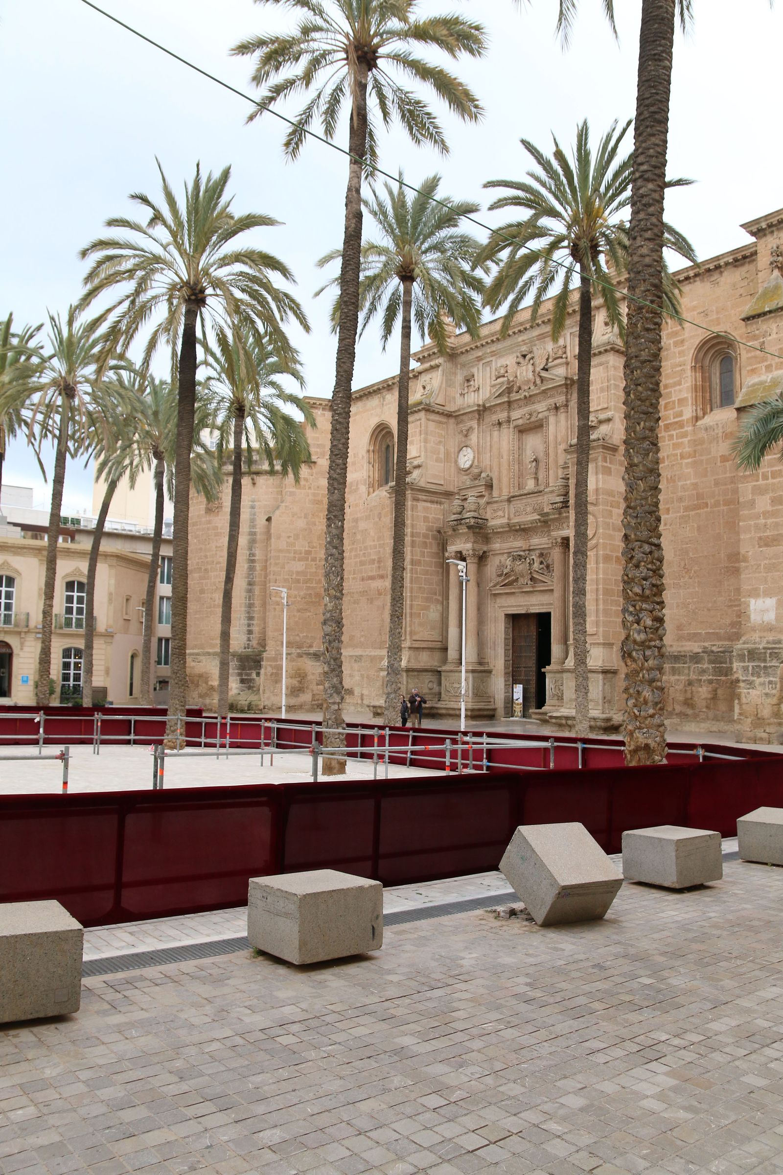 Montaje de la Carrera Oficial para la Semana Santa de Almería