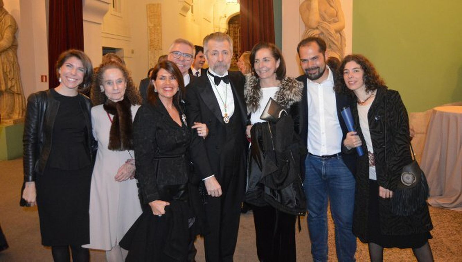 Elisa Cortés, Maya Álvarez de Sotomayor, Carmen Salvago, los hermanos Antonio, Hernán y Elisa Cortés Moreno y Carlos y Ana Cortés Bustamante.