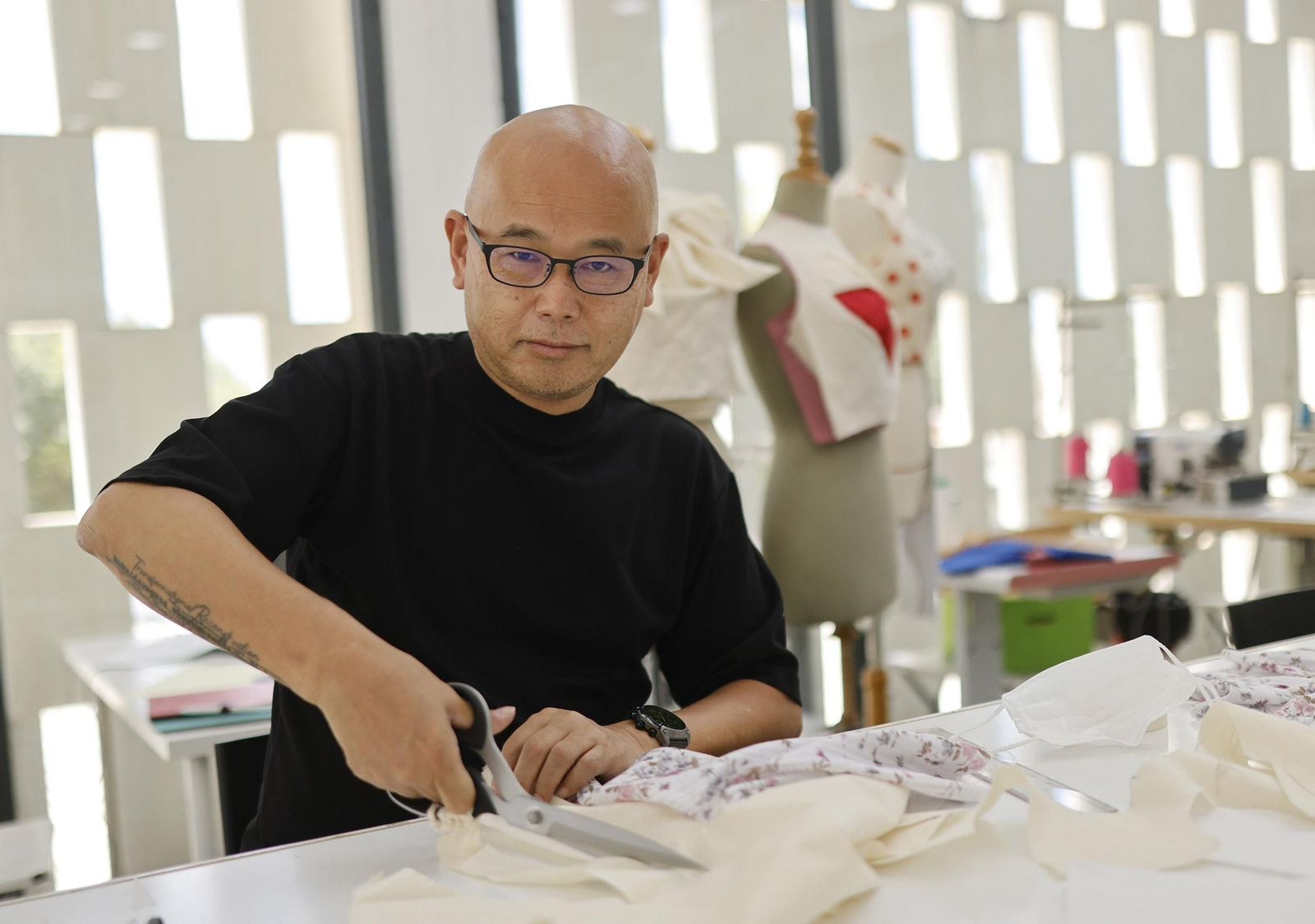 El diseñador de origen japonés Shingo Sato, durante el taller impartido en Sevilla hace unos días.