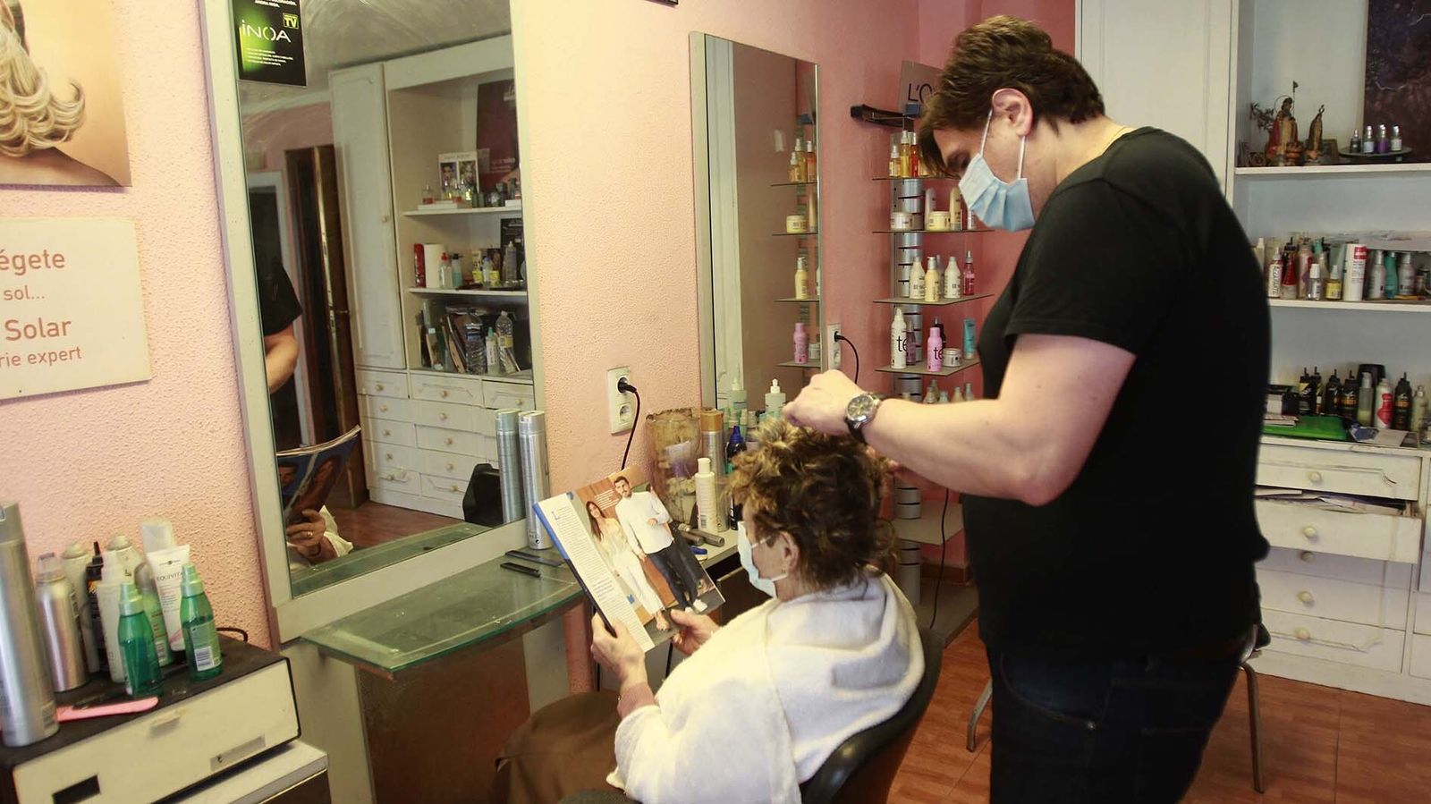 Las fotos de la protesta del sector de las peluquerías en Algeciras para exigir una bajada del IVA