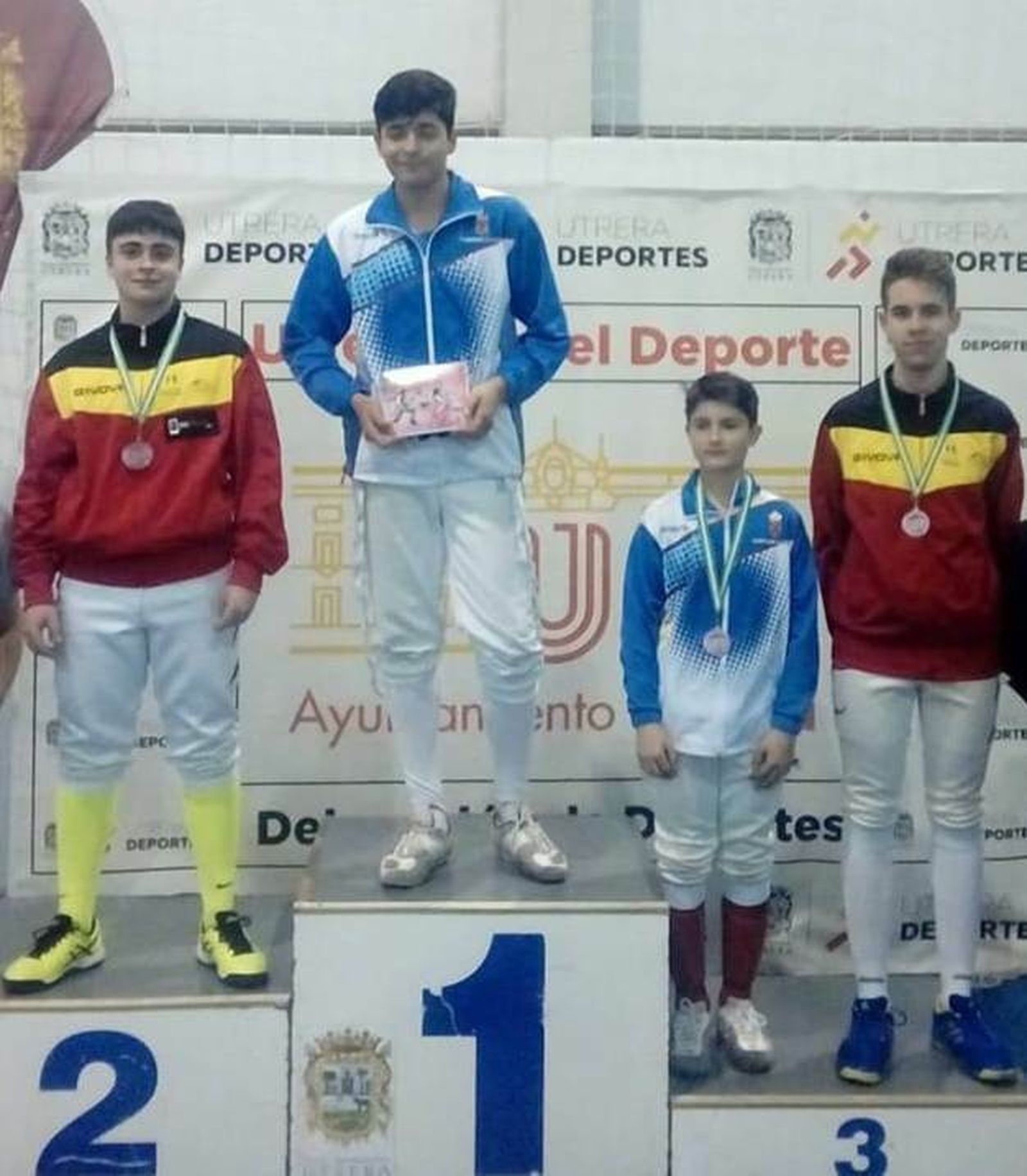 José Manuel Rojas (izquierda) y Jaime Ojea subieron al podio del florete M17.