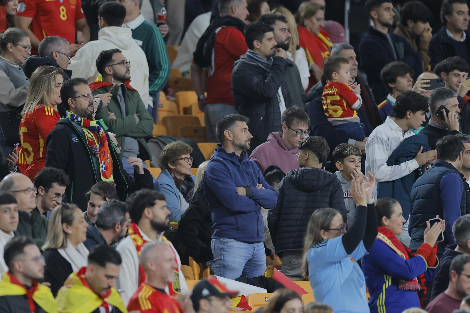 Búscate en las fotos del España - Turquia