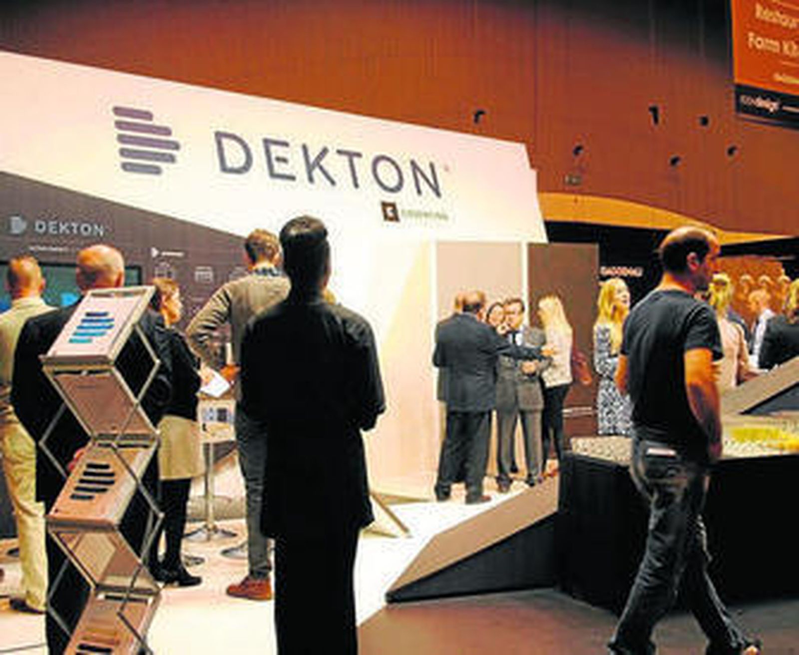 Expositor de Dekton en la feria '100% Design' en Londres.