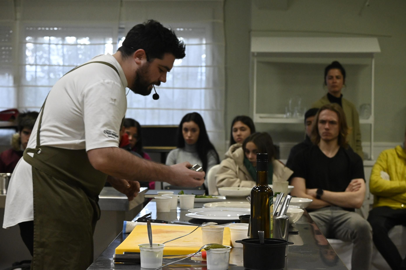 Jornada de cocineros en la Escuela de hostelería Virgen de Belén, en imágenes