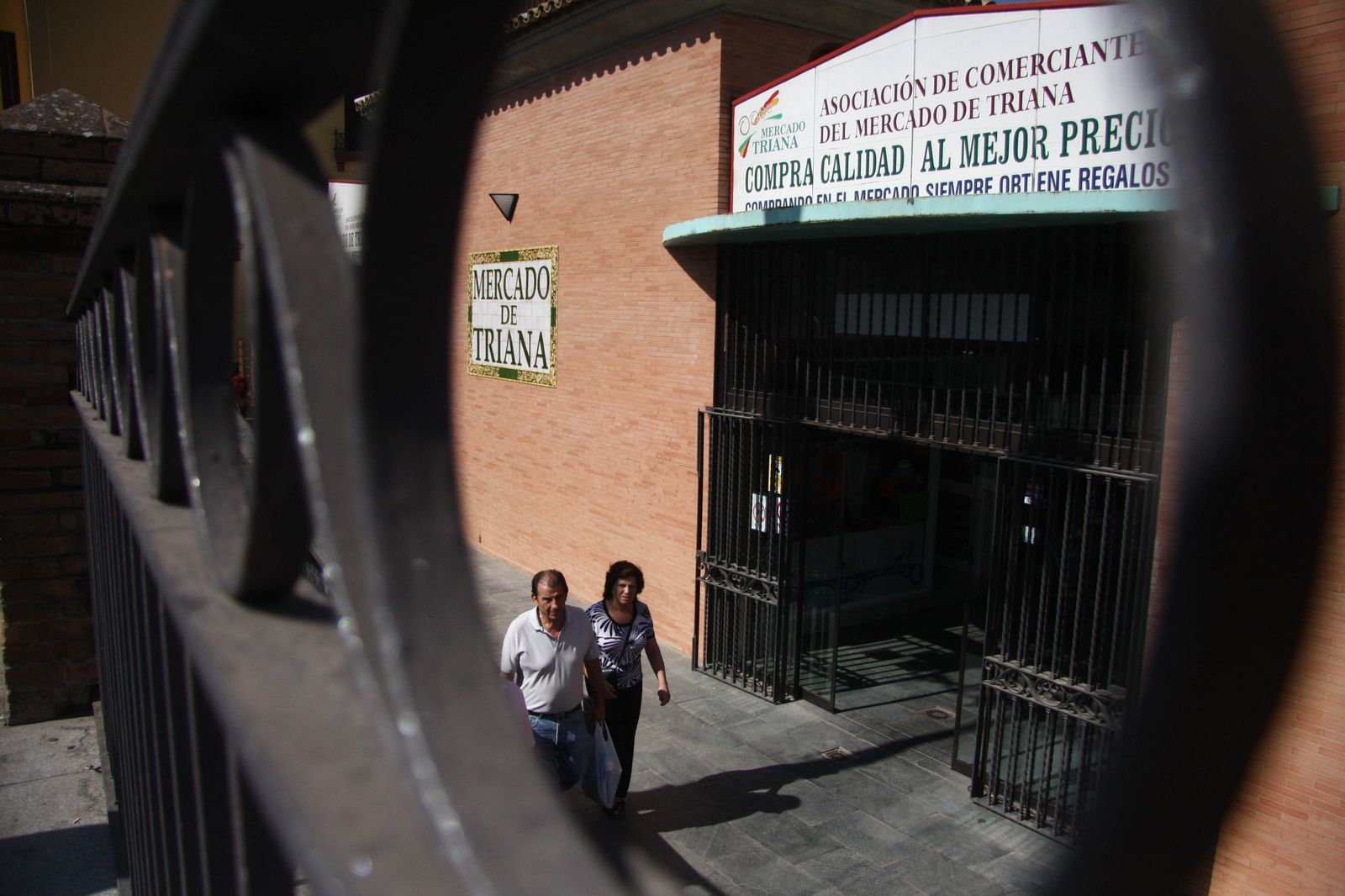 Entrada al mercado de Triana.