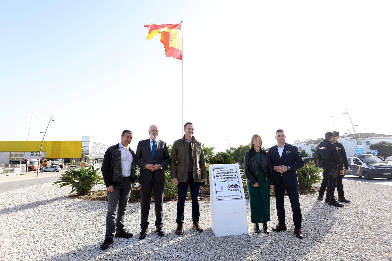 Imágenes de la inauguración de la rotonda de la Policía Nacional en Jerez