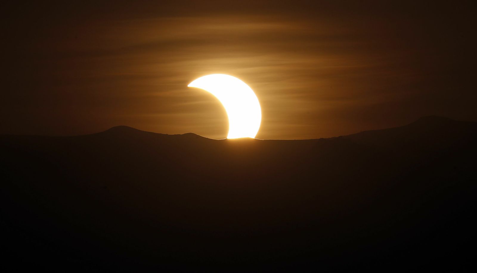 Las imágenes del último eclipse solar de la década