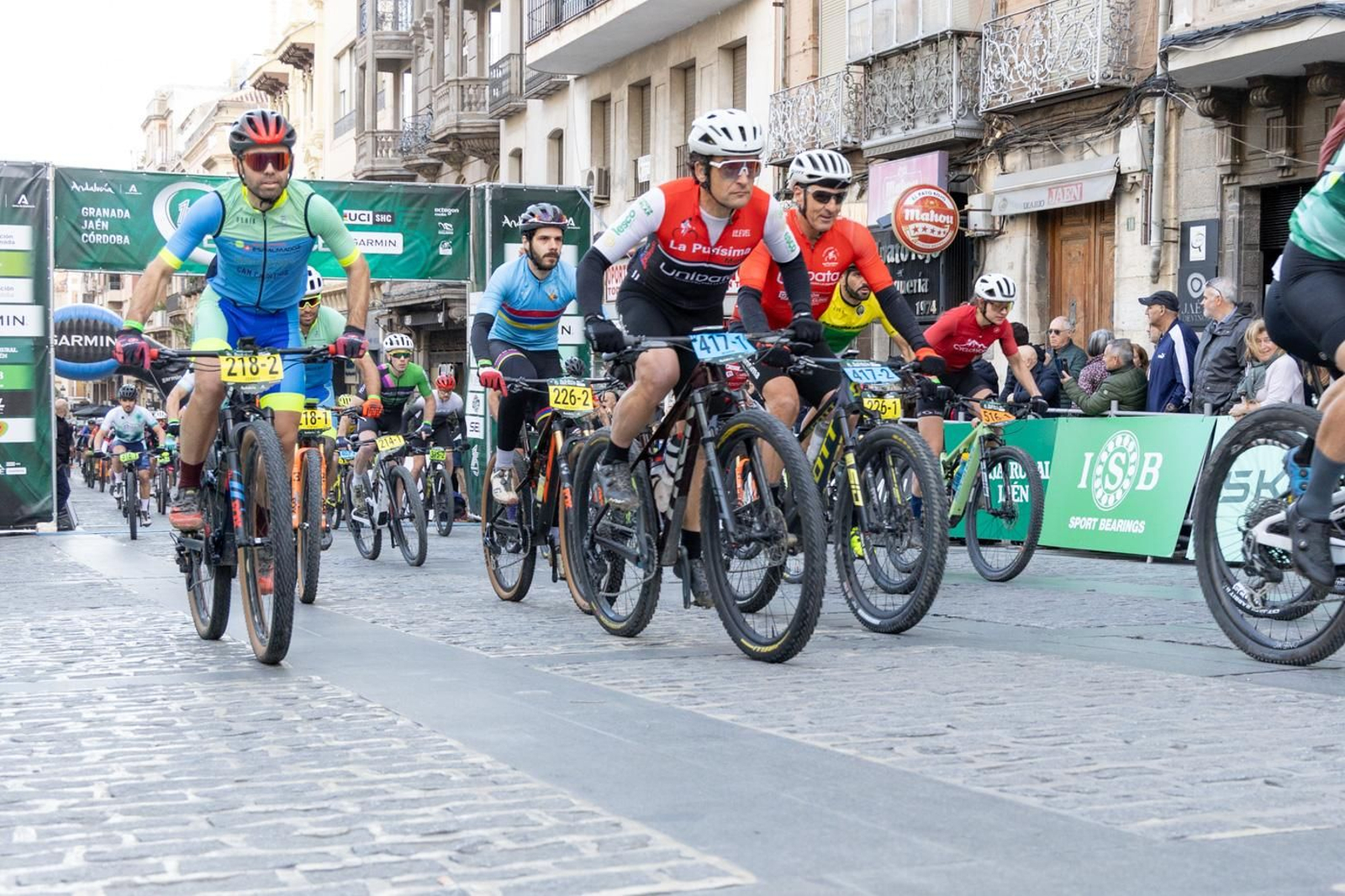 En imágenes: la Andalucía Bike Race dice adiós a Jaén con una etapa marcada por Jabalcuz