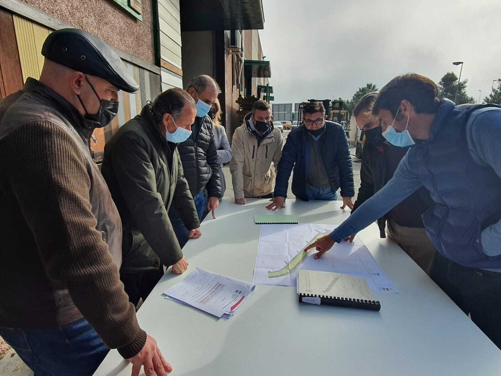 Reunión mantenida este viernes por parte de los responsables municipales y los representantes empresariales del polígono
