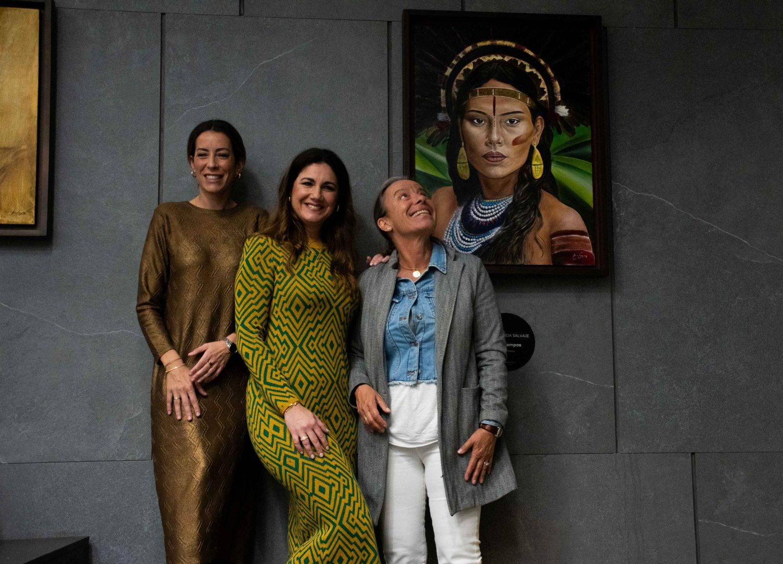 En imágenes, la pintora Inma Campos muestra su lado más "salvaje" en el centro de Córdoba