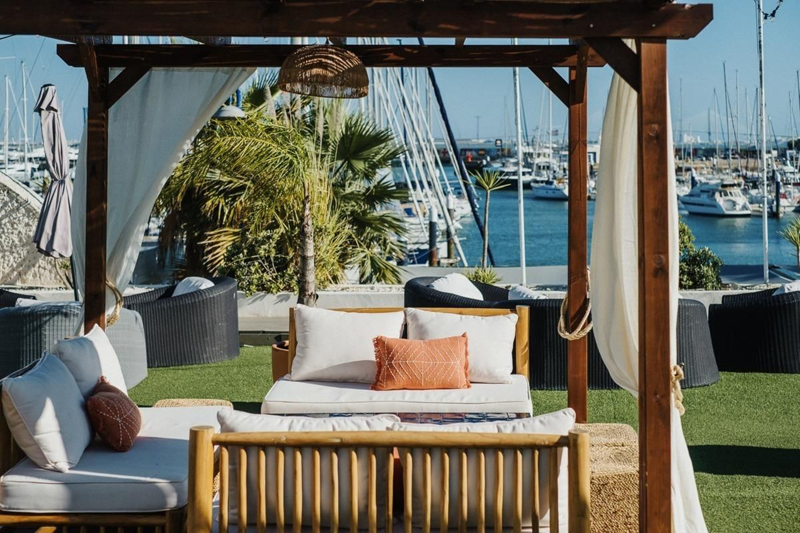 Una imagen de uno de los establecimientos del puerto deportivo.