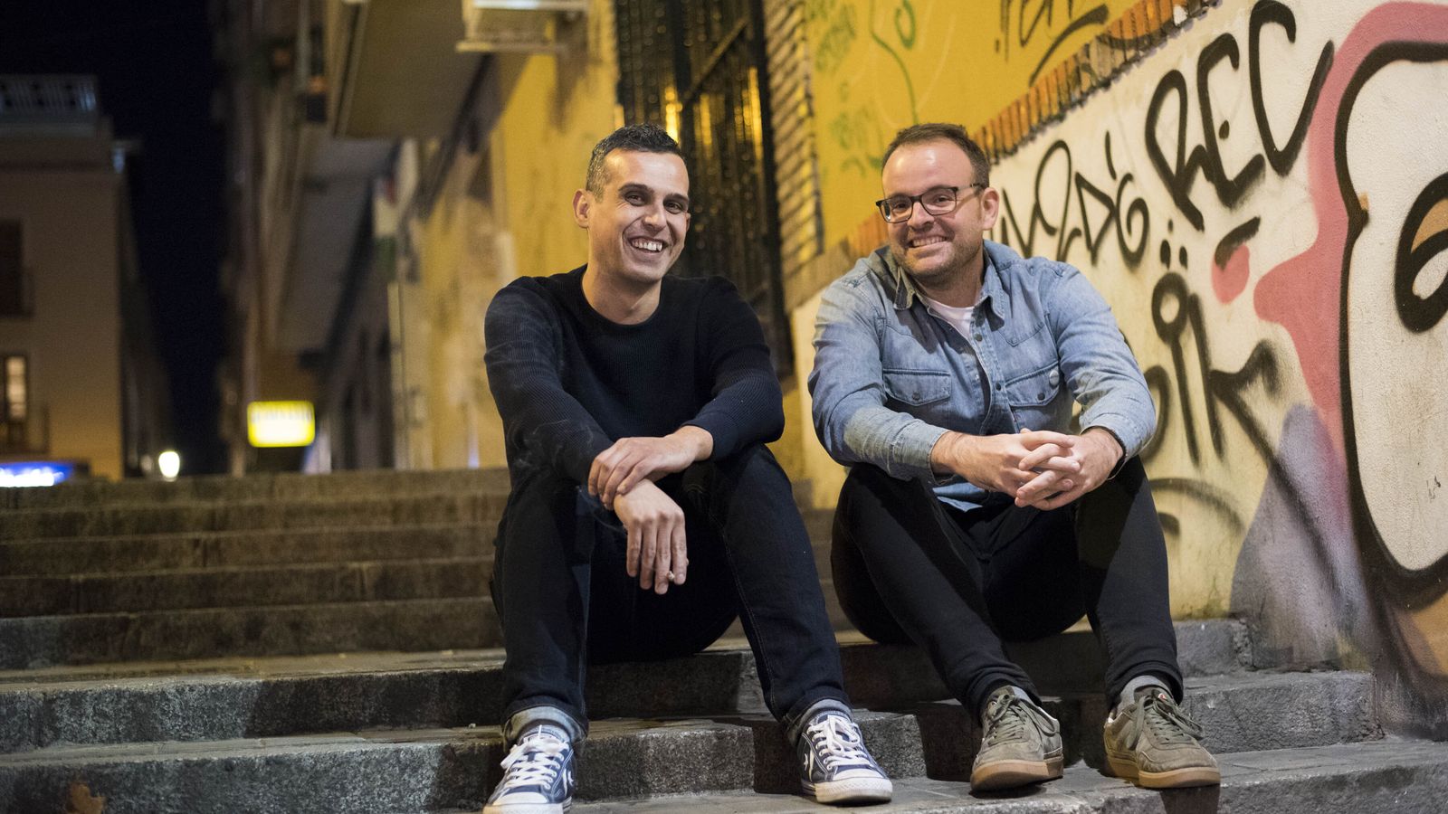 El poeta Jorge B. Ortiz posa para el periódico.