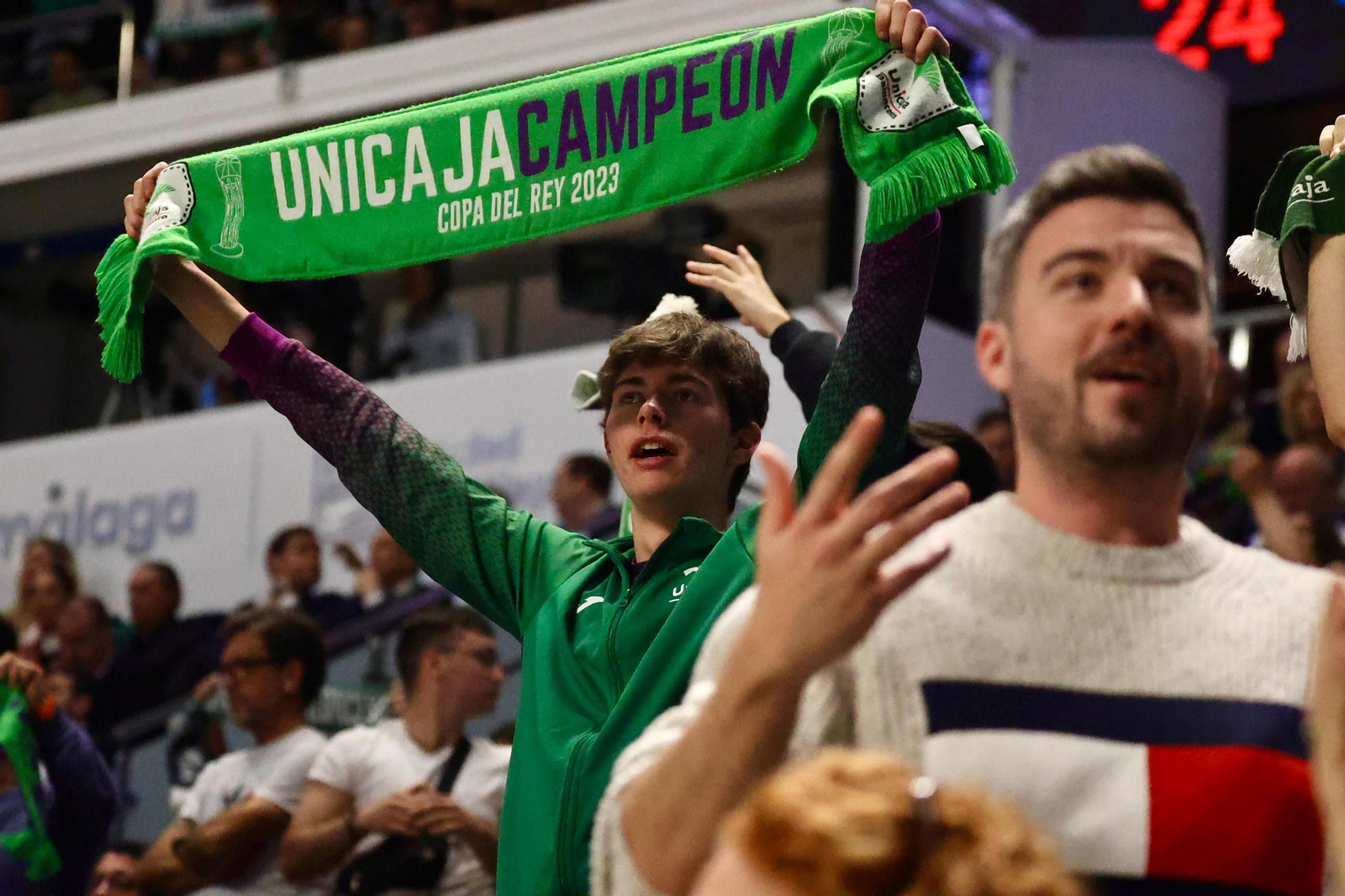 Búscate en las gradas del Carpena durante el Unicaja-Valencia Basket