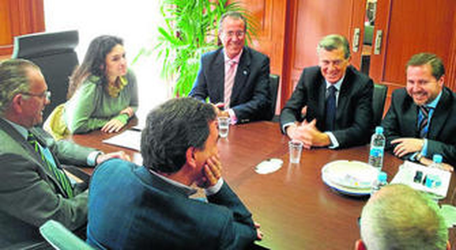 Representantes de las dos mancomunidades, reunidos en el momento de la firma del acuerdo.