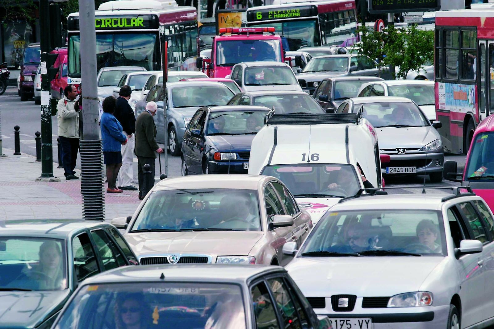 Granada busca suelo para crear aparcamientos disuasorios