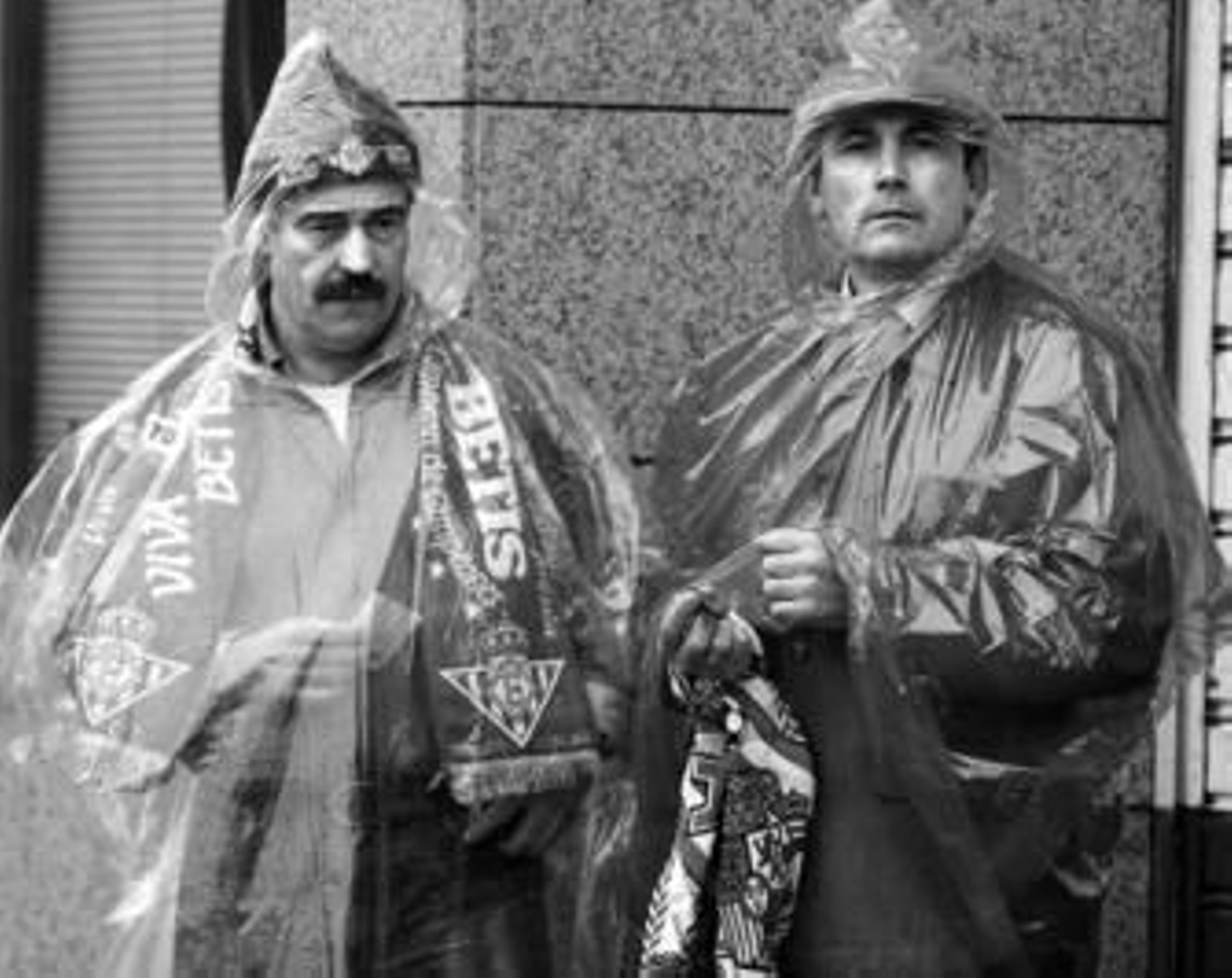 Un seguidor del Betis y otro del Mallorca, cuando el exilio de 2002.