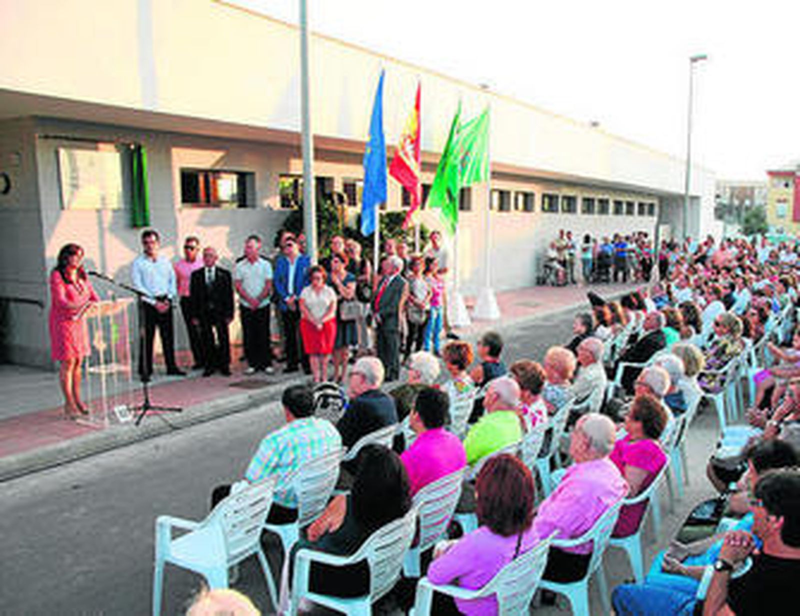 Acto de inauguración del centro Manuela Forja, en Rota, el viernes.
