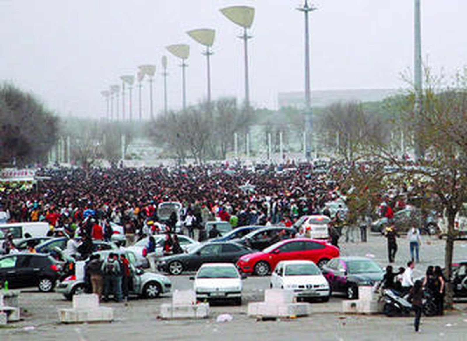 Una 'botellona' en la bancada de la Expo, en febrero pasado.