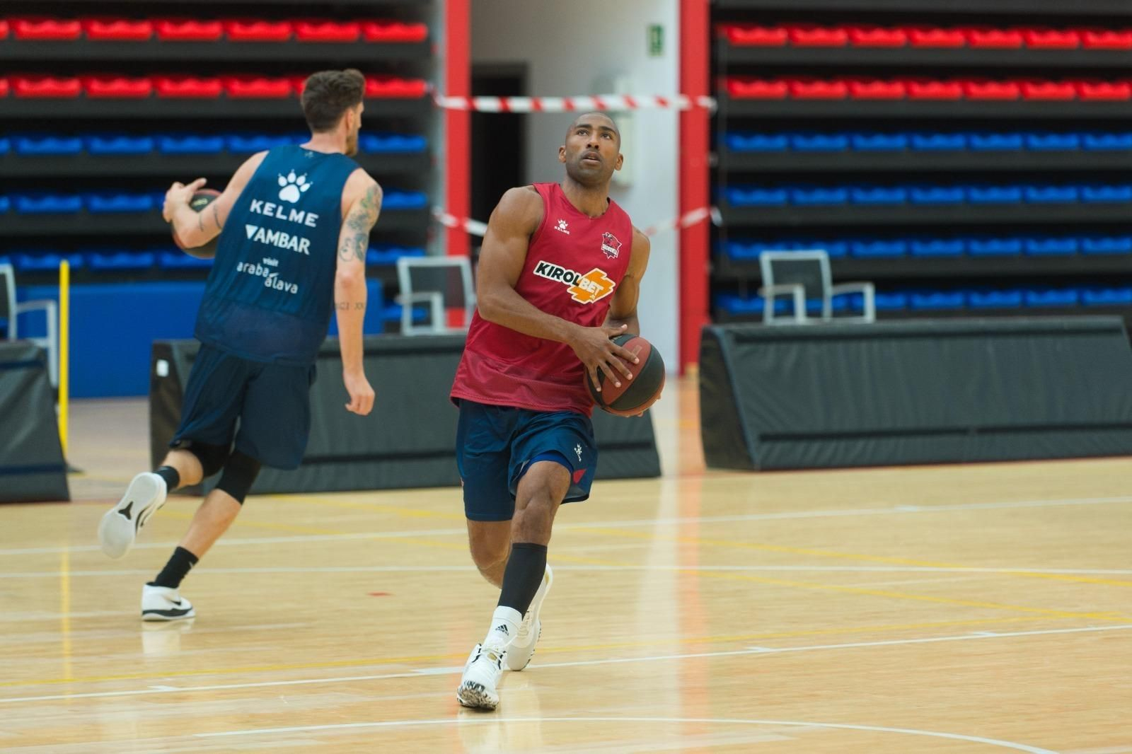 Jayson Granger, en un entrenamiento del Baskoni.