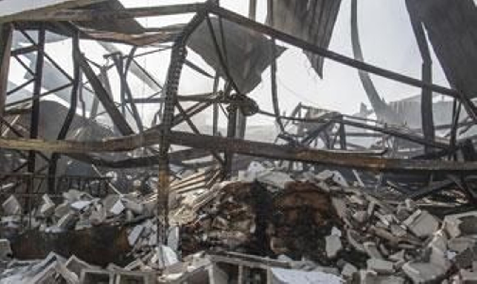 El Ayuntamiento autoriza la retirada de los escombros de la fábrica de Ybarra