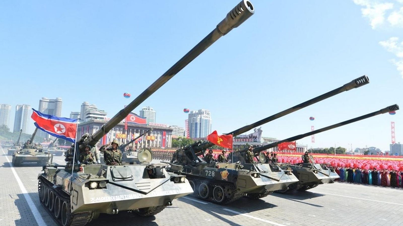 Desfile de tanques en Corea del Norte