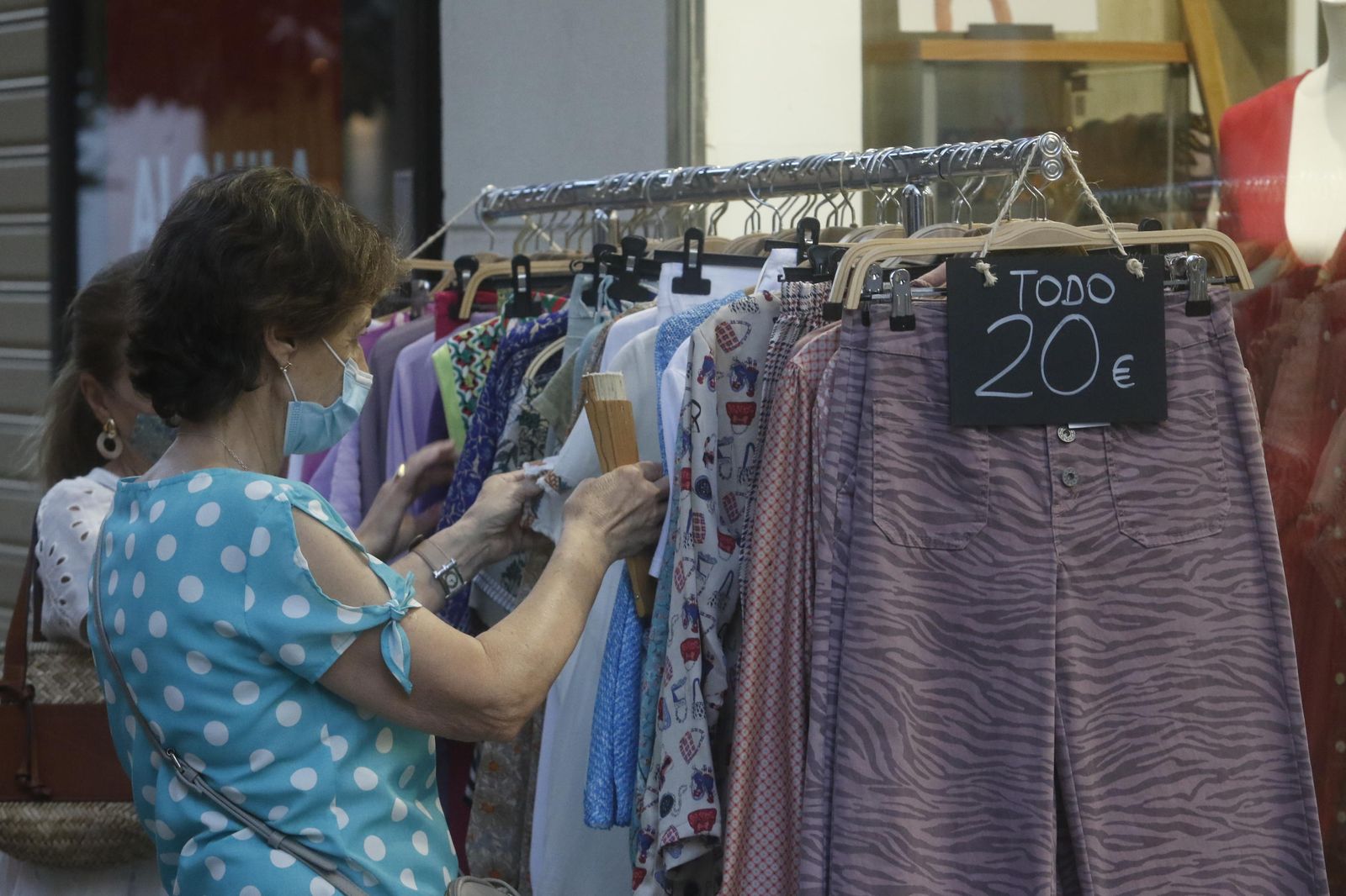 La "noche más larga" del comercio del Centro y la Judería de Córdoba, en fotografías