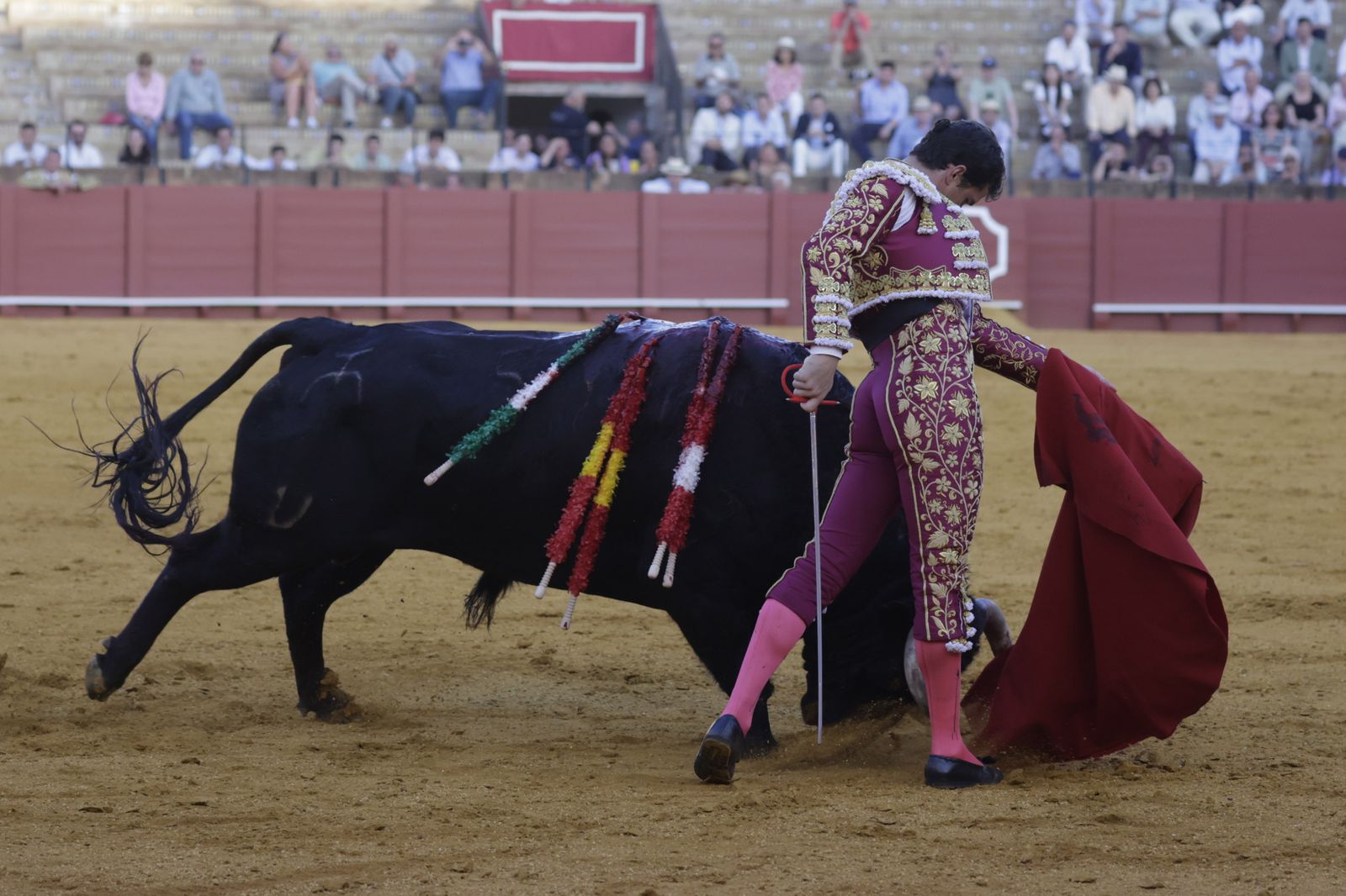 Las Imágenes de la cuarta corrida de abono en la Maestranza de Sevilla