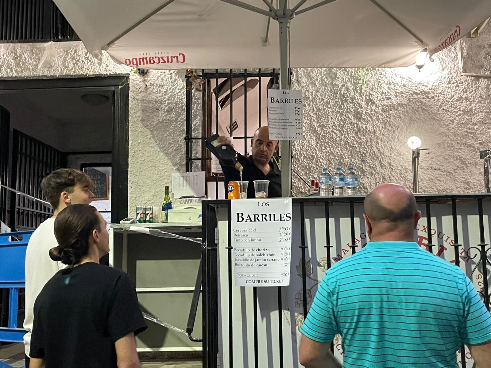 Taberna de Los Barriles durante la tarde de la Magna.