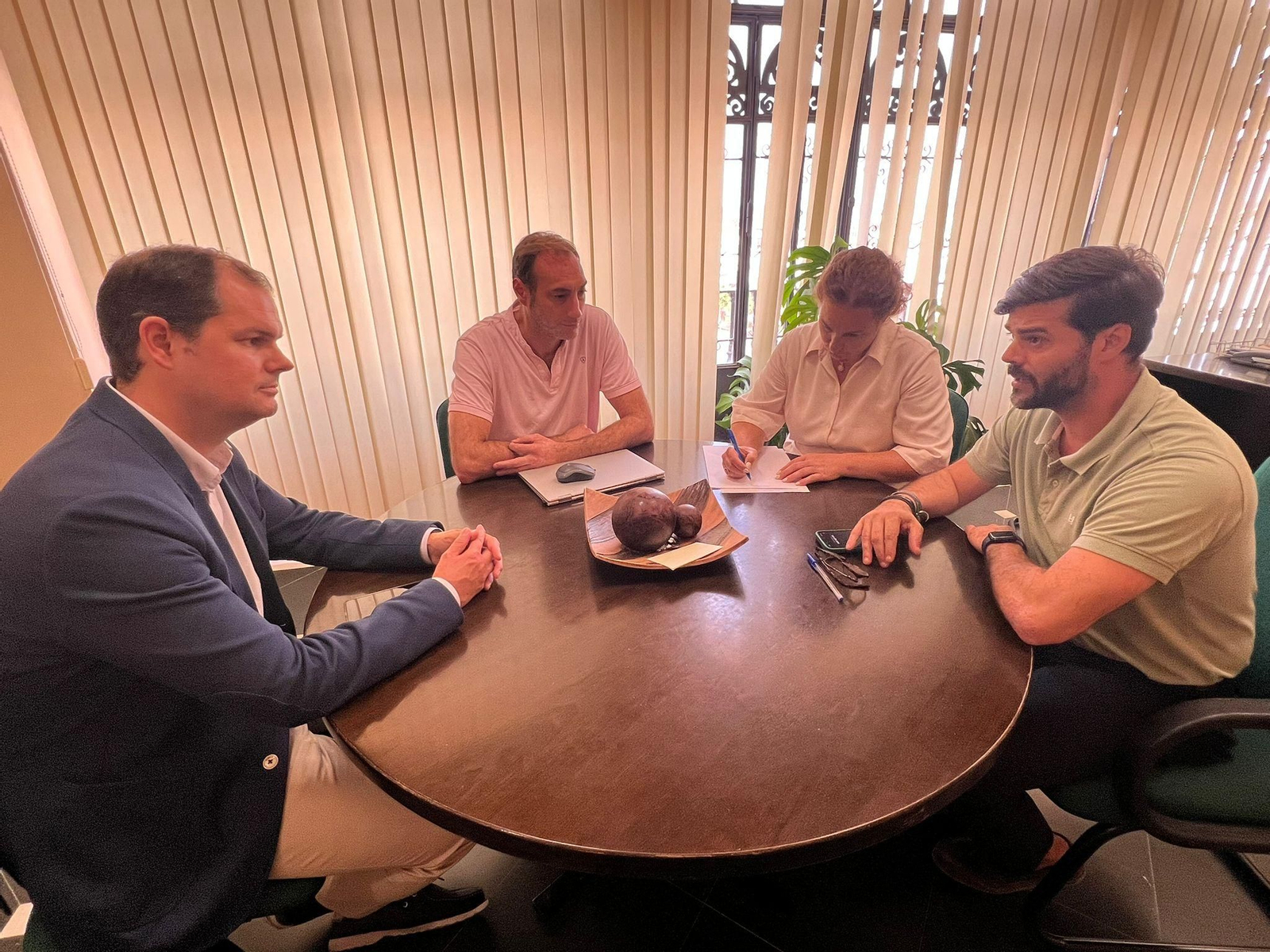 Reunión del Prelsi de Interfresa con el responsable municipal.