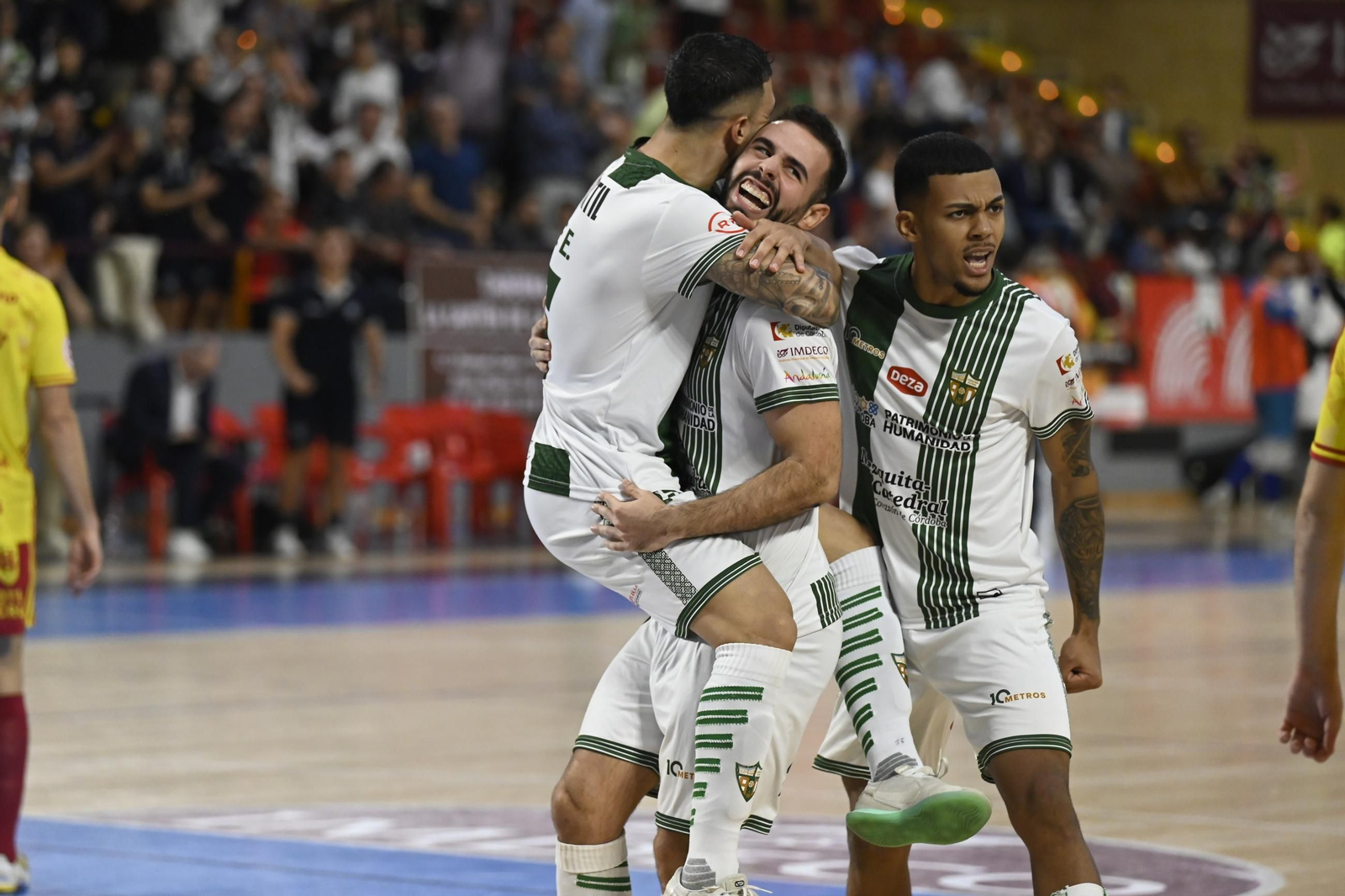Las mejores fotos del ambiente en Vista Alegre en el Córdoba Futsal - Mazanares