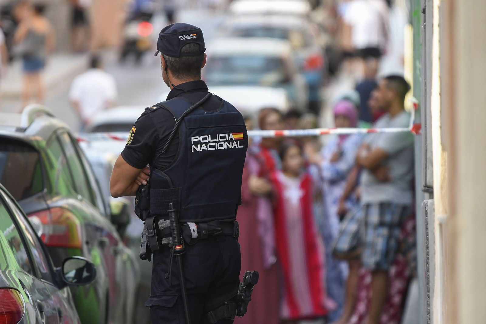 La Policía acordona la zona del crimen en Almería.