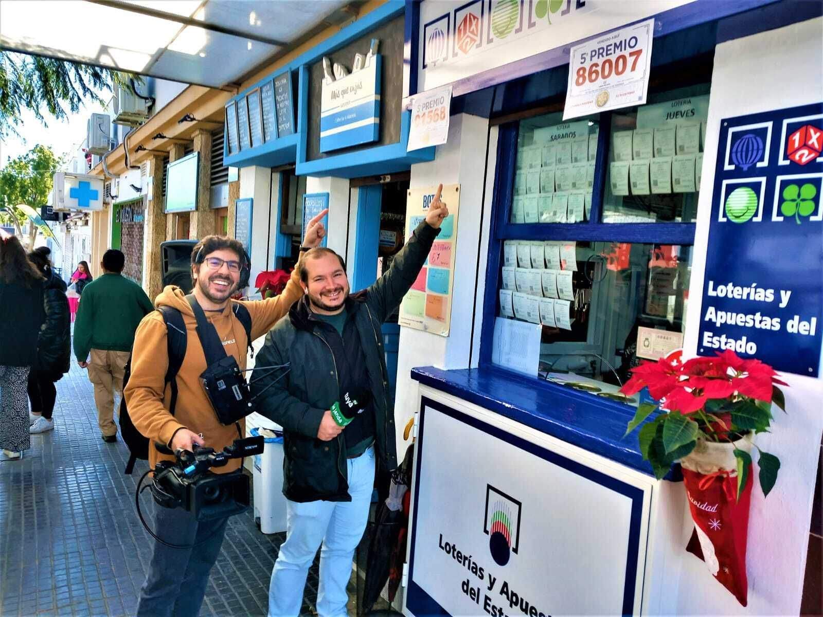 Las imágenes de la celebración del Gordo de la Lotería de Navidad 2023 en Cádiz