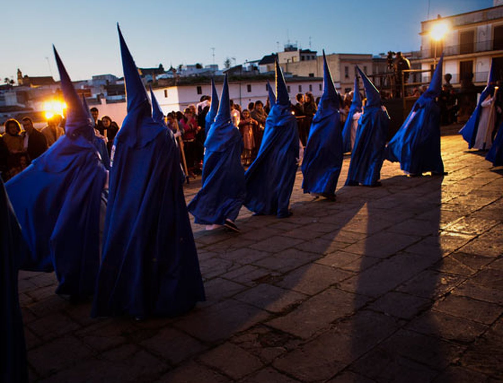 Un grupo de penitentes de la Semana Santa.

Foto: Emilio Morenatti