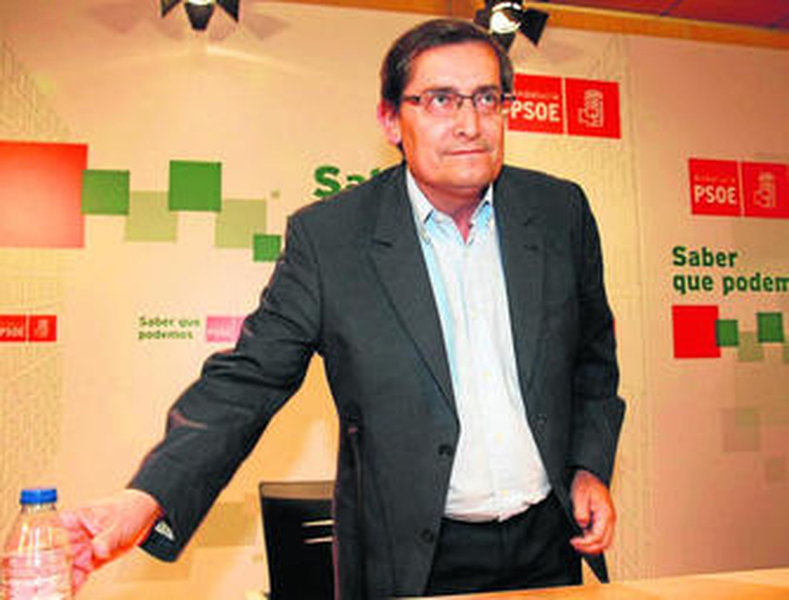 El secretario de Organización del PSOE, José Entrena, durante la rueda de prensa de ayer.