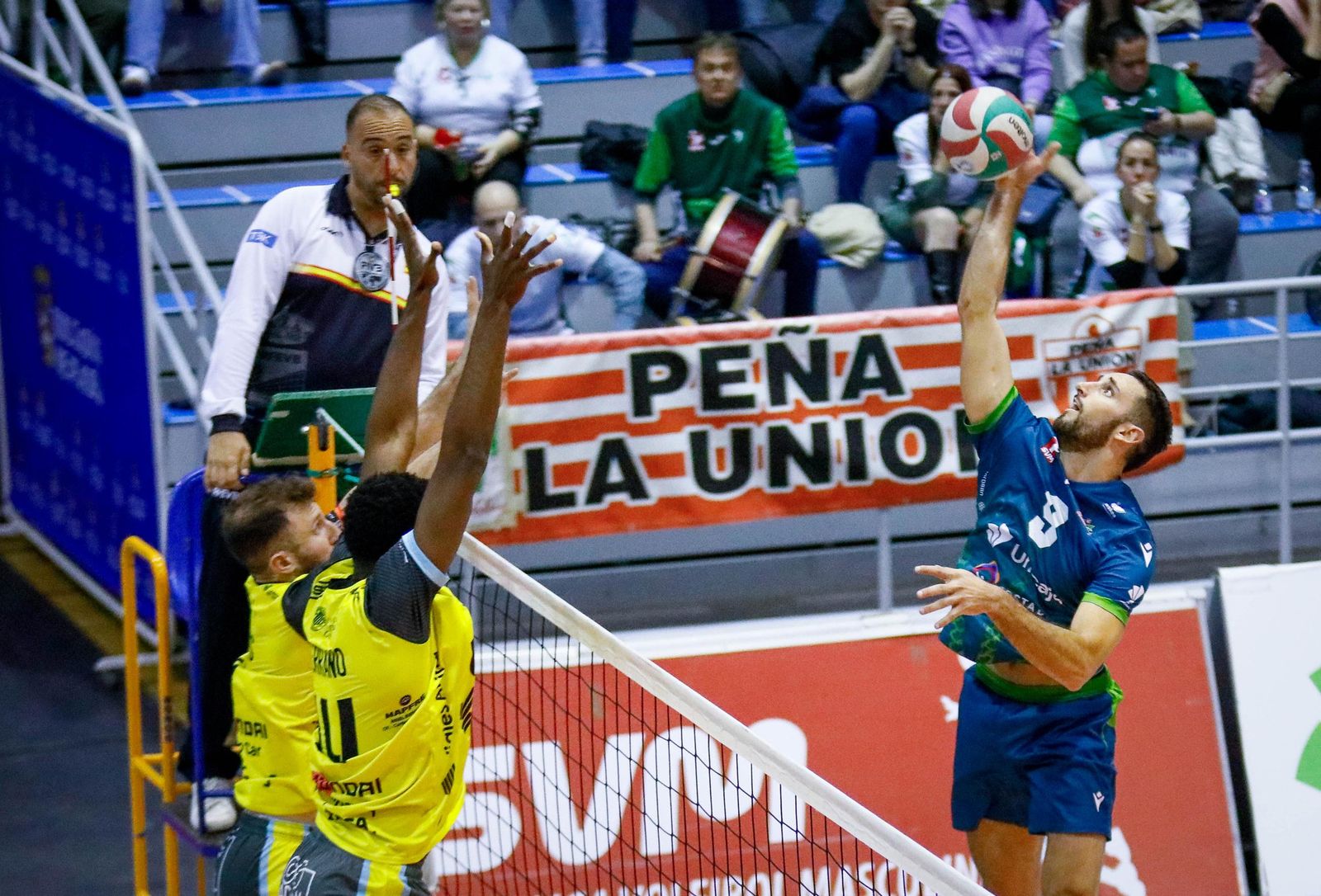 Las imágenes del Unicaja Costa de Almería-Leleman Conqueridor, primer partido del play off por el título de Superliga en Almería
