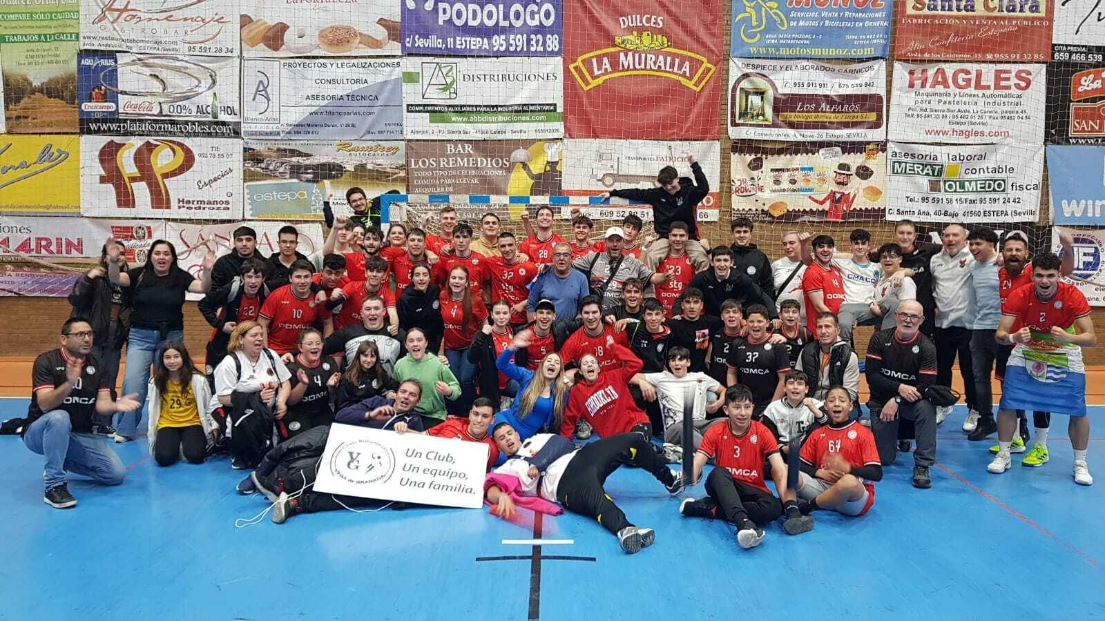 El Domca celebrando la victoria que les llevó a esta semifinal