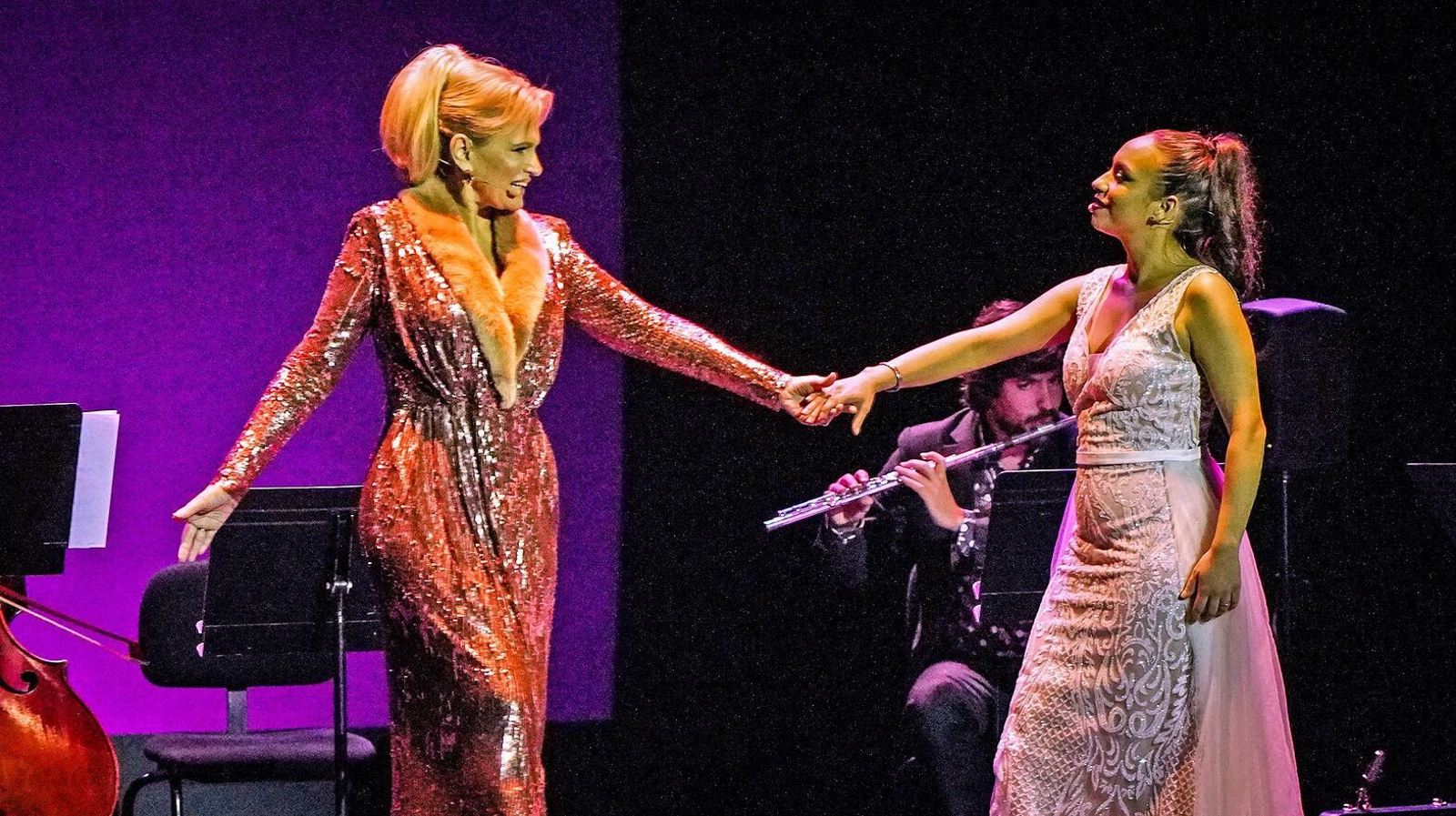 Ainhoa Arteta y María Terremoto en el espectáculo 'Que suenen con alegría' Ainhoa Arteta y María Terremoto en el espectáculo 'Que suenen con alegría'