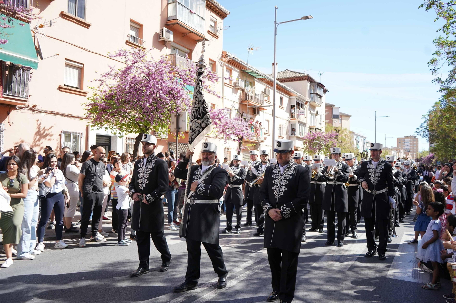 Crónica gráfica del Lunes Santo en Granada